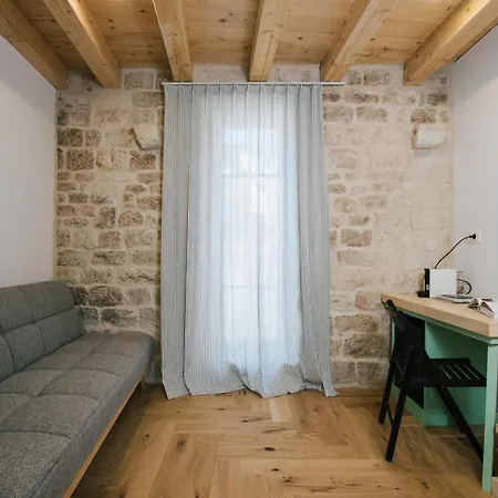 Franka Pensión Trogir